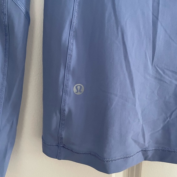 Lululemon UV quarter zip w hood size 4 periwinkle LIKE NEW - Picture 3 of 5